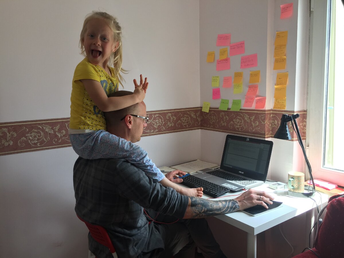 Папа невозмутим)