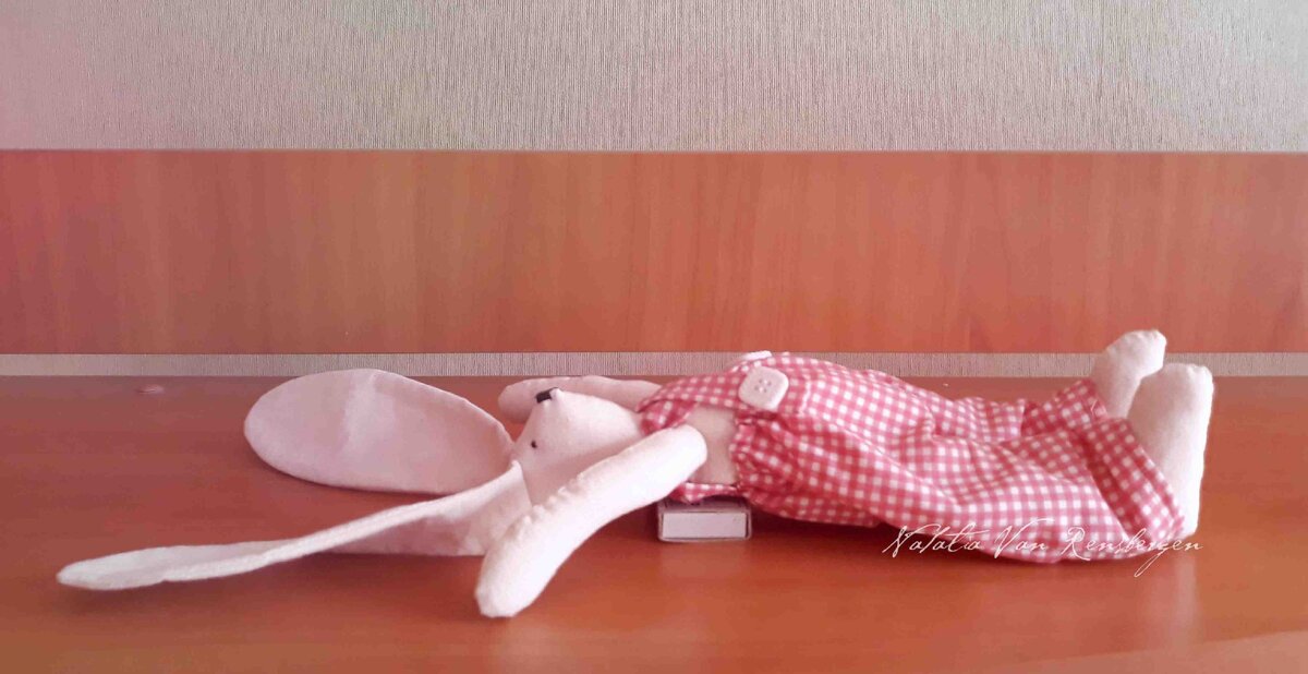 Улыбнитесь! Показываю принцип выполнения на своем любимом самодельном зайце :)