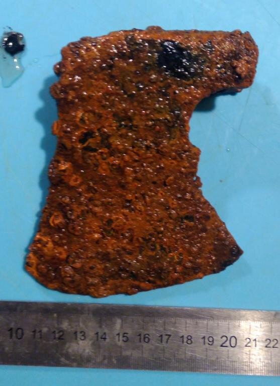 Ржавый топор.