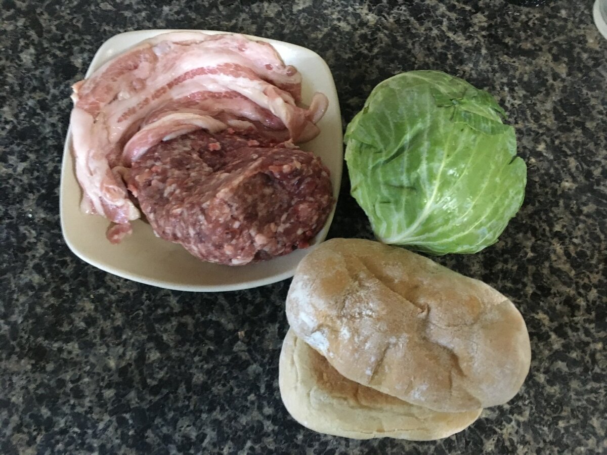 Булочки и капуста — если хотите сделать бургер.