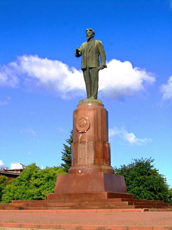 Памятник Калинину в Калининграде. Источник фото http://fotokto.ru. Автор Сергей Карачин