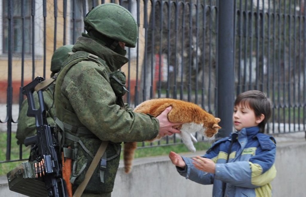 "Вежливые люди" и кот в Крыму