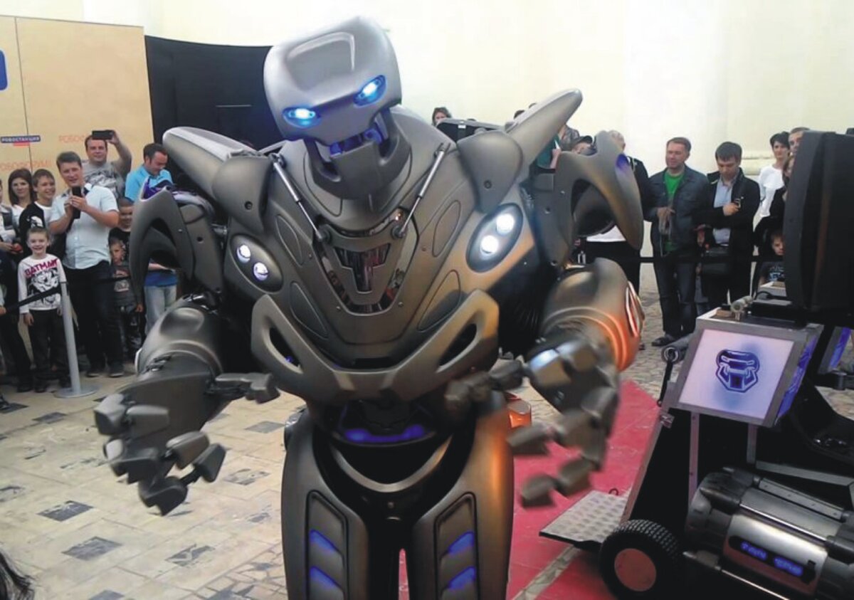 робот Титан