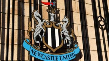 «Ньюкасл» в ближайшее время сменит владельца. «Сороки» будут проданы Майком Эшли Государственному инвестиционному фонду Саудовской Аравии за 377 миллионов долларов. В связи с этим, главный тренер клуба Стив Брюс получит на летние трансферы 200 млн фунтов.
