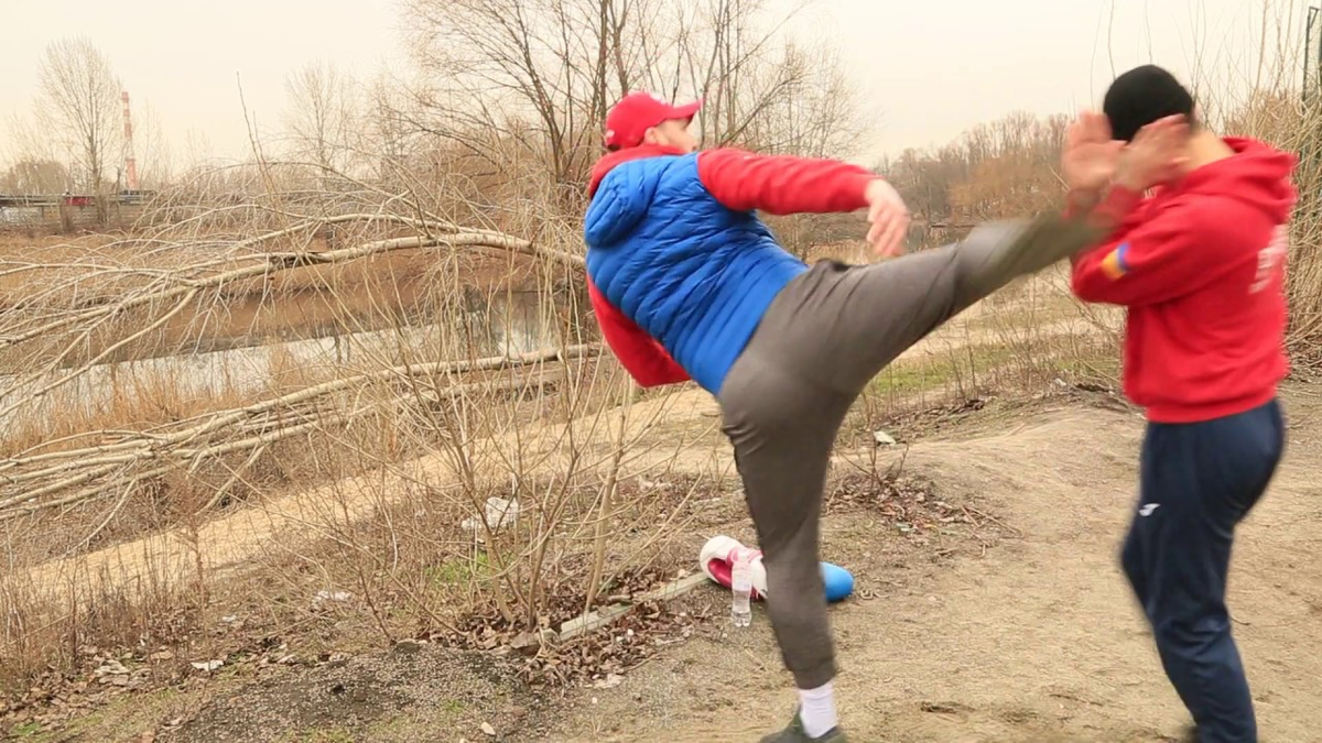 Нереально такое сделать в реальной жизни без профессиональной подготовки