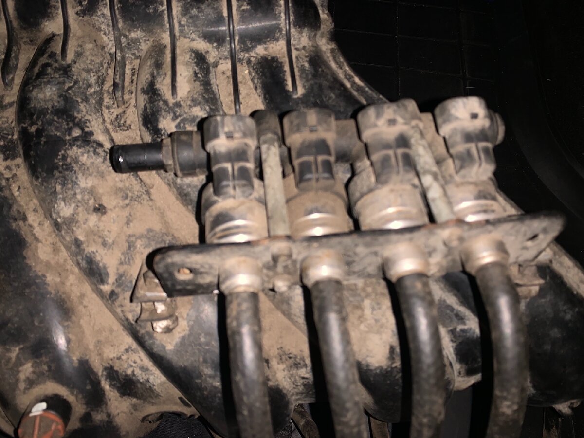 Впускной коллектор с газовыми форсунками.