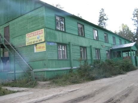 И та самая гостиница. Дешёвая...