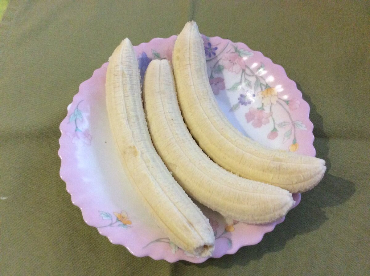 3 спелых банана