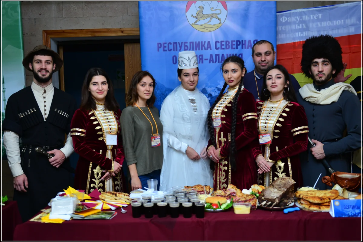 Северная осетия владикавказ праздник. Традиционный свадебный наряд северная осетия- алания. Северная осетия алания национальный костюм. Населенные осетии. Северная осетия алания национальный костюм.