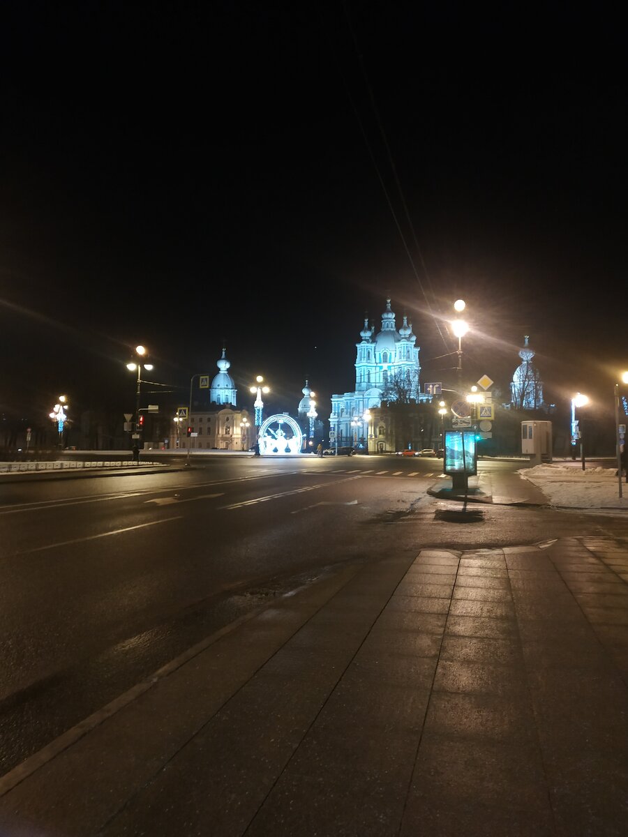 Фото автора. Вид на Смольный собор. 1748 год основания.