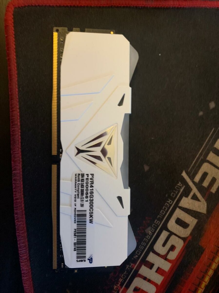 Как-то так выглядит оперативная память...) За фото спасибо товарищу!