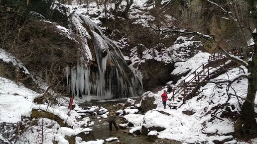 Водопад Джур-Джур во льду. Завораживающее зрелище!