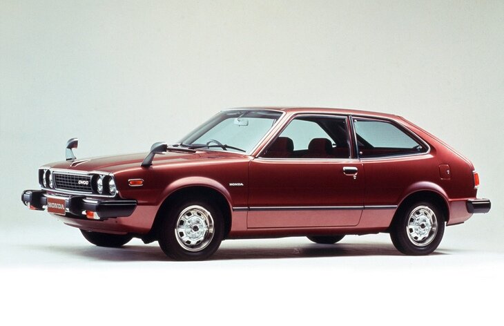 1 поколение, 1976
Компактный хэтчбек Honda Accord дебютировал в 1976 году, а еще через год модельный ряд пополнился седаном.