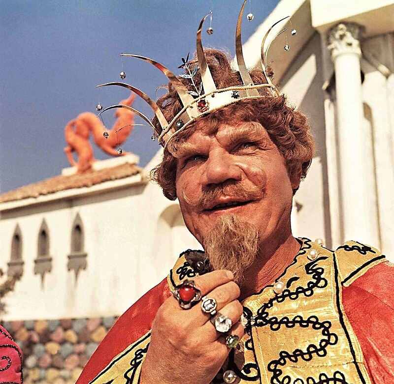 В 1996 году на кинофестивале в Адлере актер Михаил Пуговкин получил неофициальное звание в подарок от кинематографистов «Король комедии». «Вот и меня короновали», - пошутил тогда актер.-4
