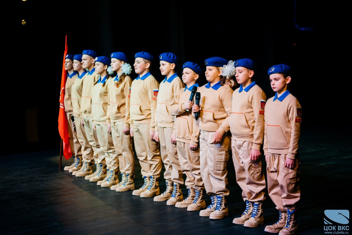 Творческая группа ЦОК ВКС поздравила военнослужащих и ветеранов Воздушно-космических сил