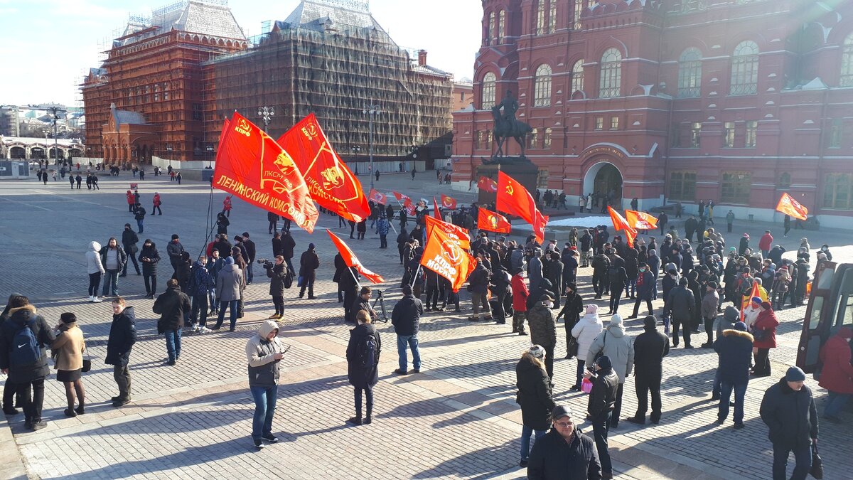 Народ потихоньку собирается. (листай галлерею)