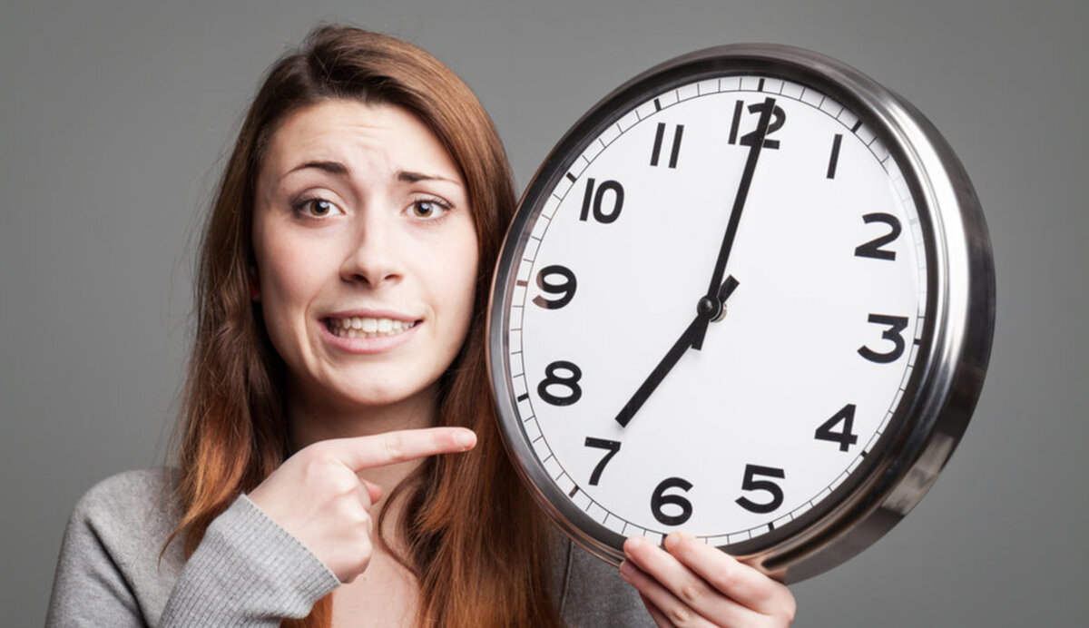 женщина опаздывает. хорошие цитаты. финансы семьи. нашедший себя теряет зависимость от чужого мнения. преграда на пути.