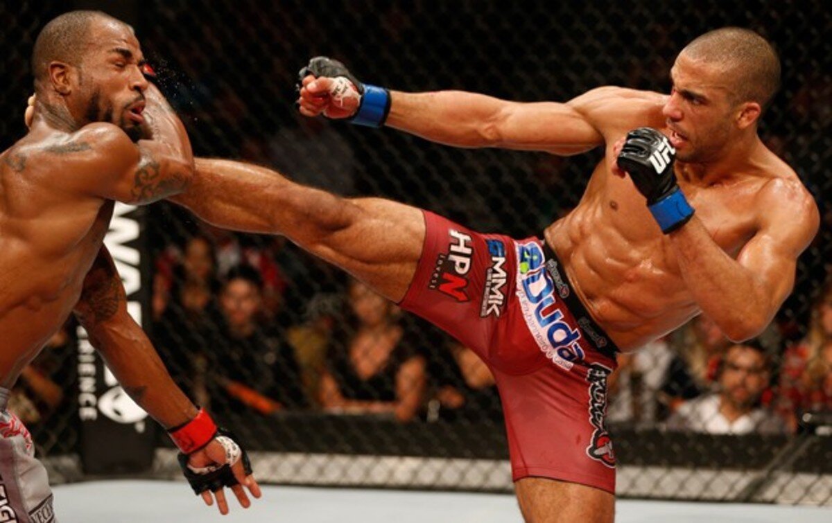 Эдсон Барбоза первый в истории UFC оформил нокаут вертушкой. Фото: usatoday.com