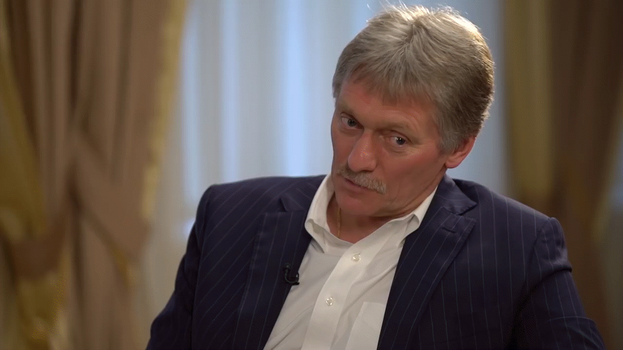 Песков отвечает утвердительно на вопрос о том, хороший ли Путин человек. Источник: Youtube канал Соловьёв. Live