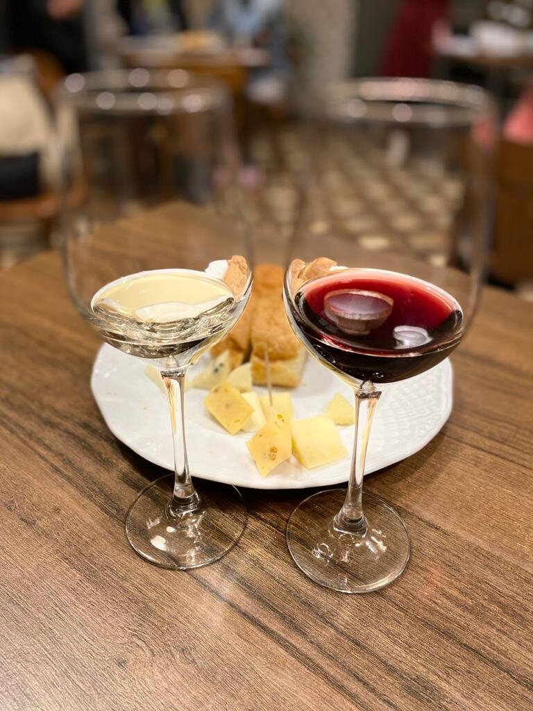 Вино бывает белое, красное и плохое