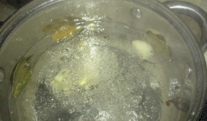 под гнетом. под гнетом свинцового. плесень в кастрюле. курица под гнетом. под гнетом свинцового.