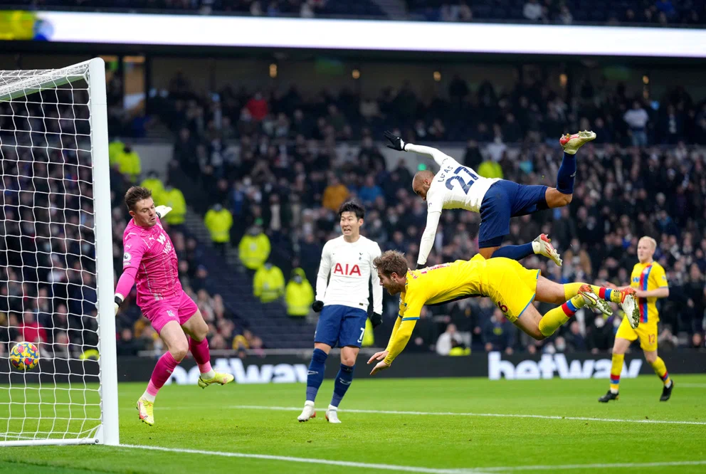  Лукас Моура (№ 27) забивает гол в ворота «Кристал Пэлас» John Walton / www.imago-images.de / www.globallookpress.com 