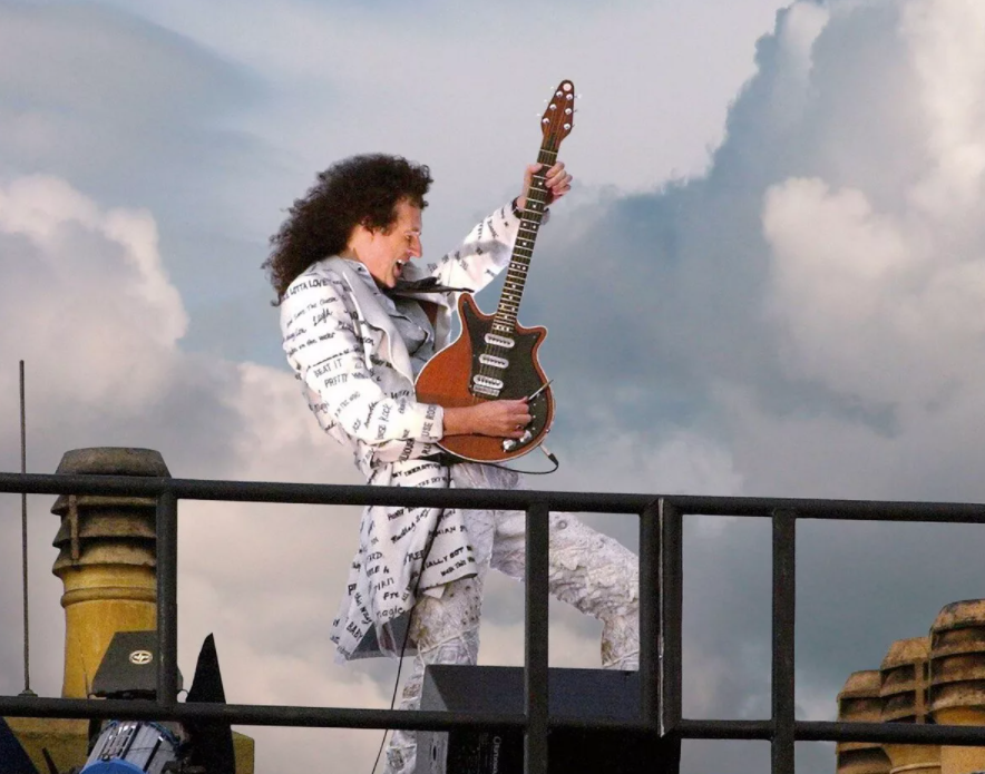 Брайан Мэй в день Золотого юбилея английской королевы