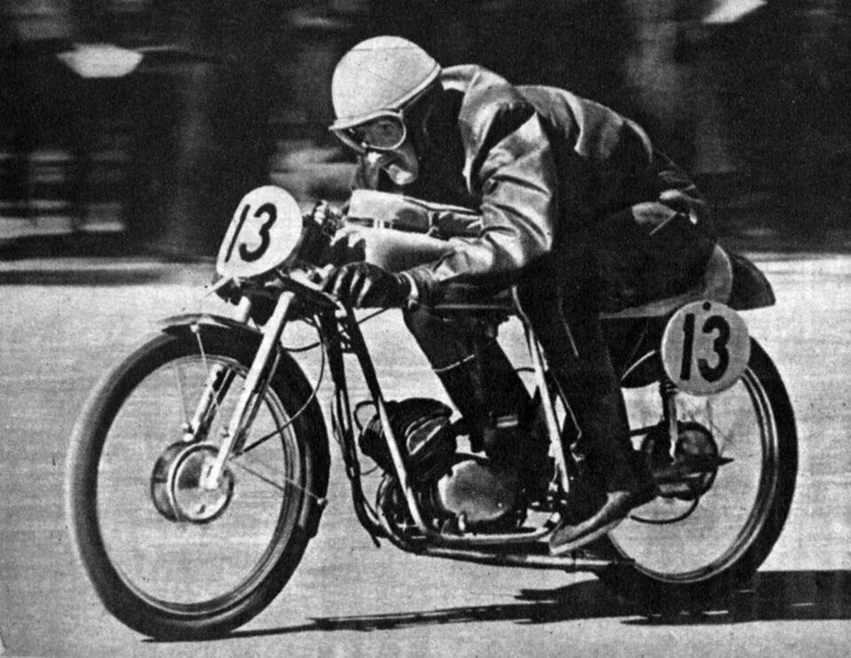 Заводской спортсмен А. Ахралович на SZ - 1, 1963 год.