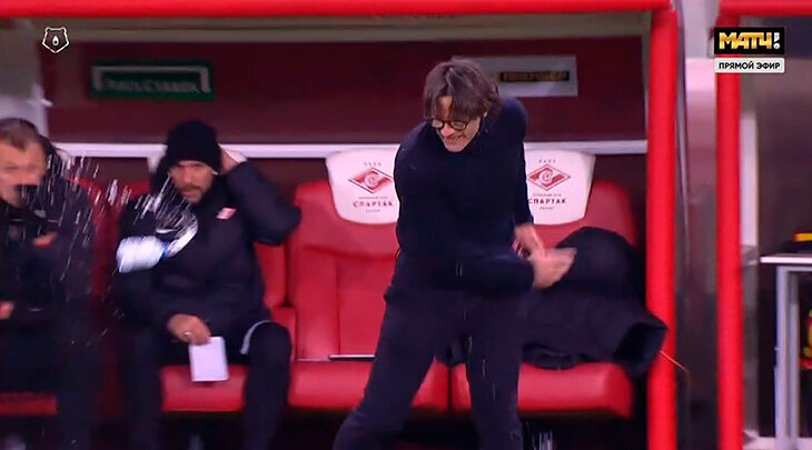 Снова эмоции, снова драйв на скамейке.