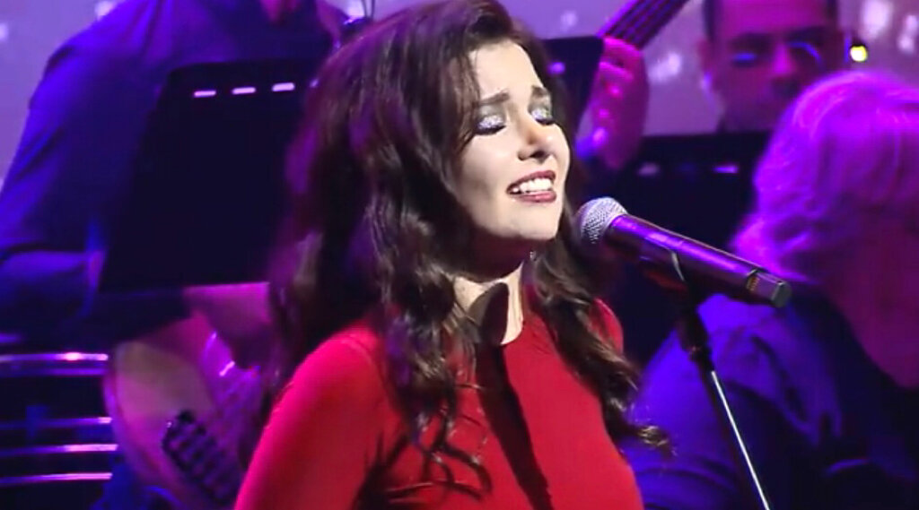 Скрин сделан автором из ролика концерта Мининой