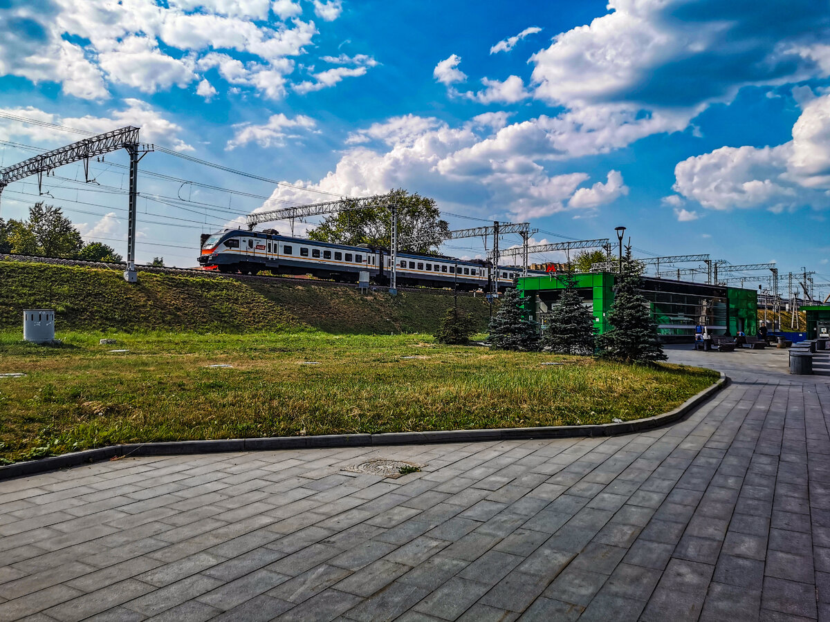 Московский центральный диаметр и станция метро "Окружная".