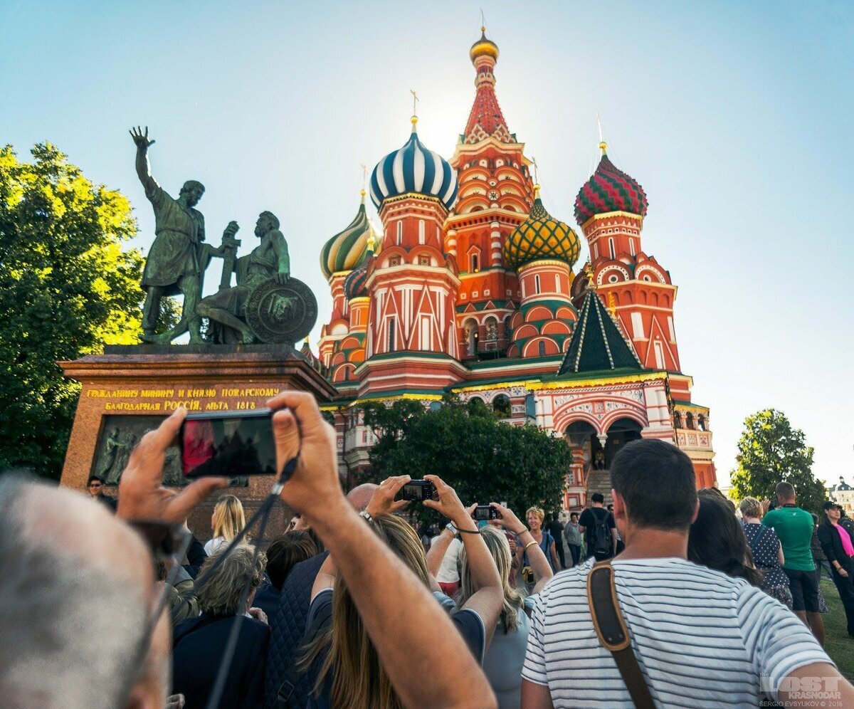 Туристы в городе