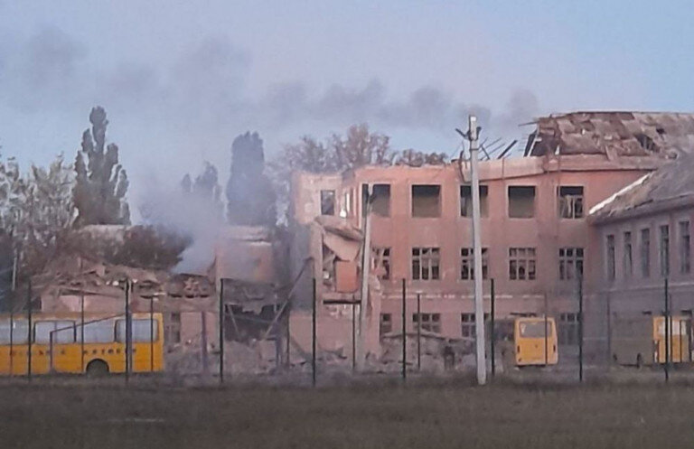На заглавном фото: Удар по расположению ВСУ в Курахово. Расположение, как всегда, в школе