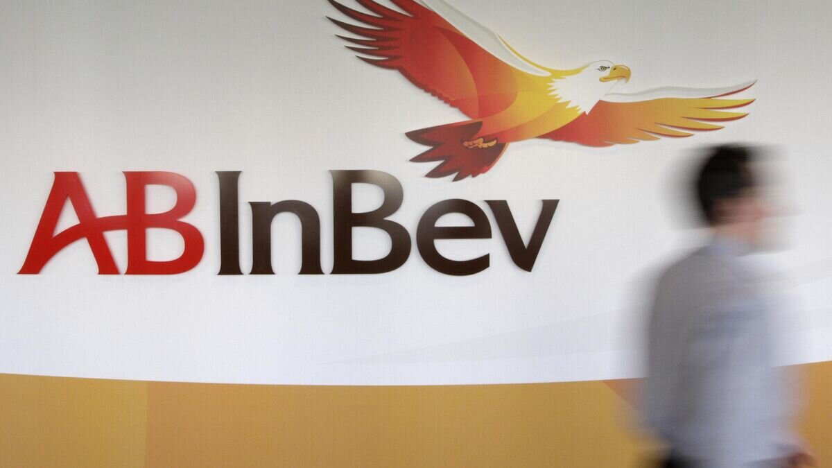    Логотип компании AB InBev© AP Photo / Yves Logghe