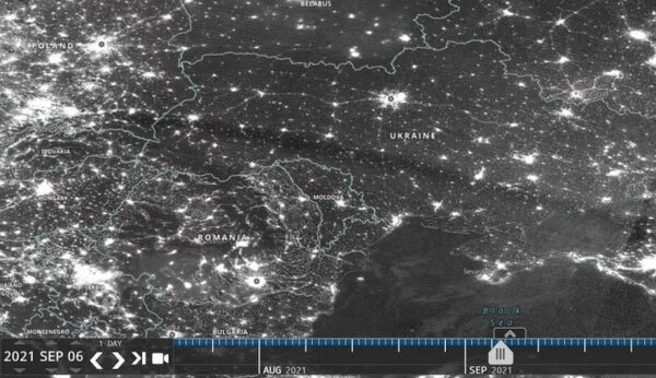 ФОТО УКРАИНЫ НОЧЬЮ ГОД НАЗАД.  НАЙДИТЕ ТРИ ОТЛИЧИЯ. ИСТОЧНИК СВОБОДНЫЙ.