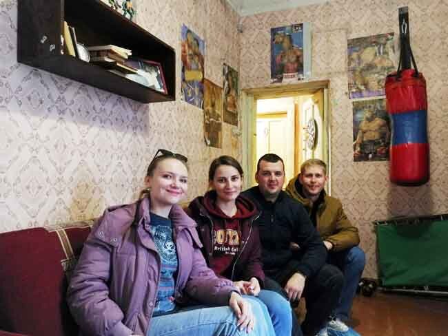 Включаешь очередную серию фильма и приходишь не в квартиру Коляна, а словно к себе домой. Настолько тёплая атмосфера царит в этом сериале