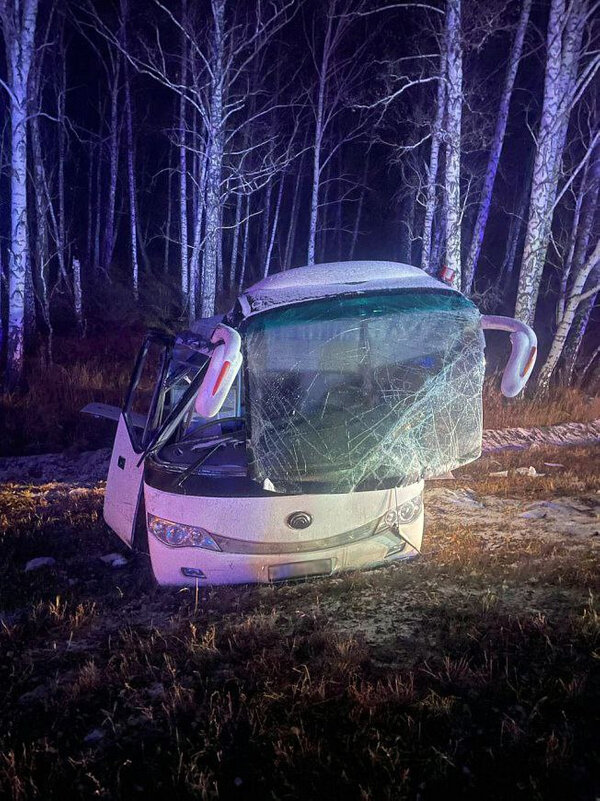 Под Челябинском в ДТП с пассажирским автобусом пострадало 13 человек. Фото © t.me / МВД МЕДИА