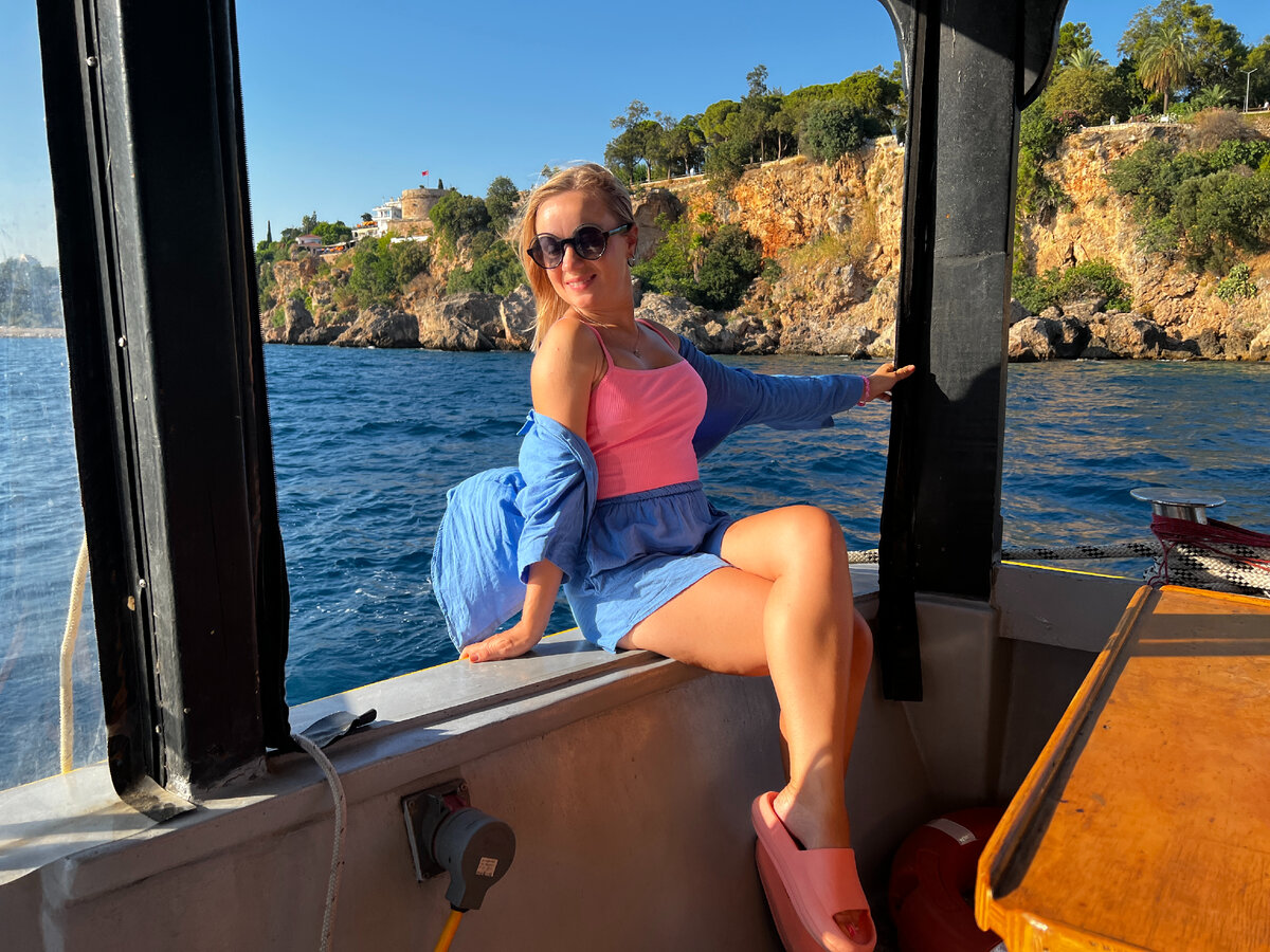 Куценький и сильно мнётся