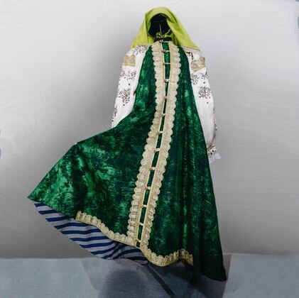    Праздничный костюм оренбургской казачки конца XIX века http://ogikm.ru