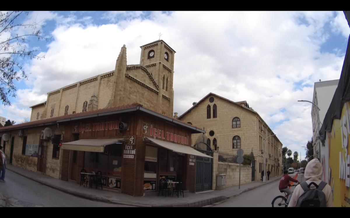 Католическая церковь недалеко от Гётча