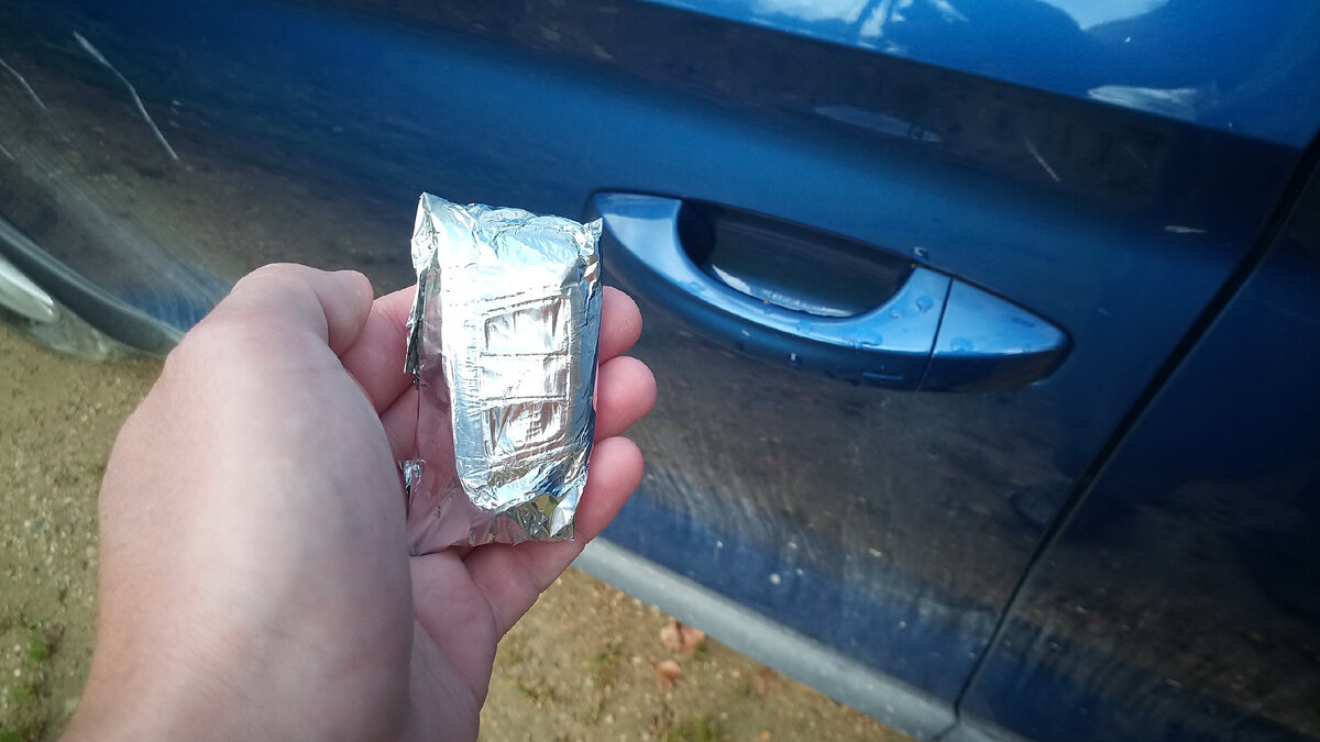 Начало эксперимента в разгаре. Подхожу к машине с экранированным брелоком. Результат (который меня немало удивил) подробно описан далее.