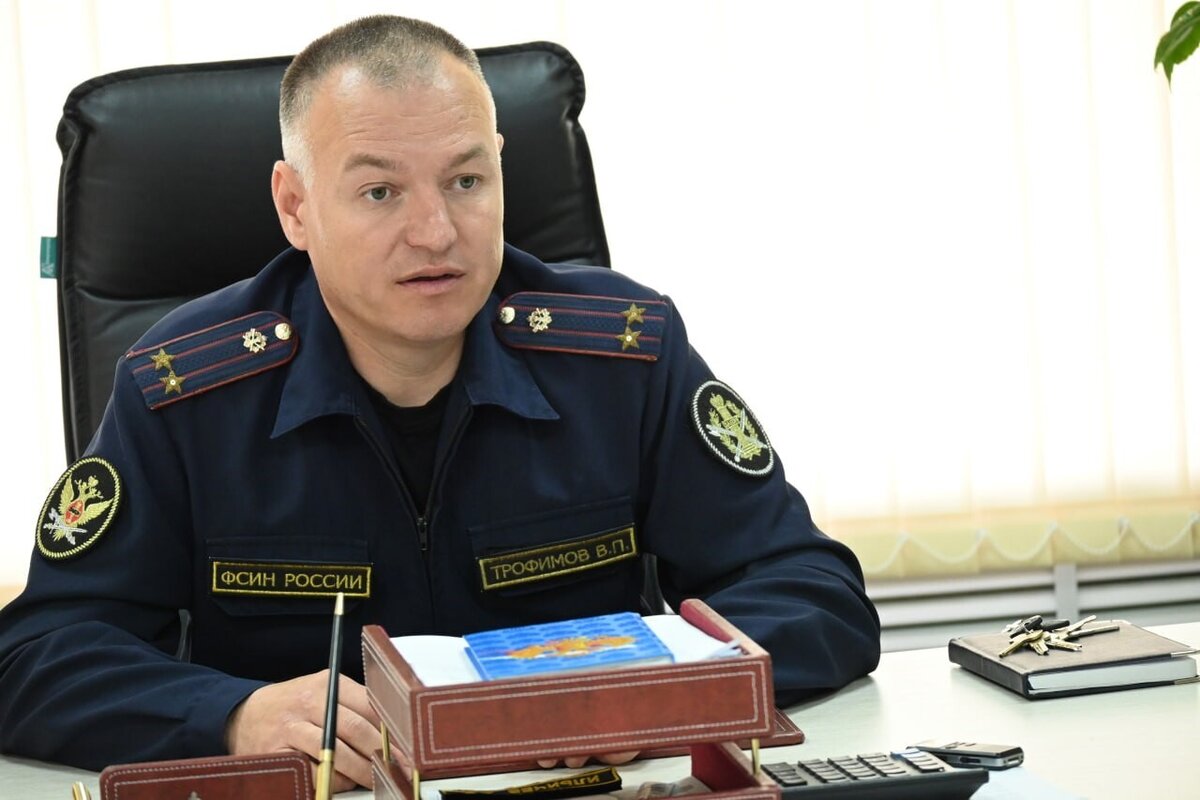    Начальник ФКУ ИК-5 УФСИН, подполковник Валерий Трофимов   
Сайт «Страсти»