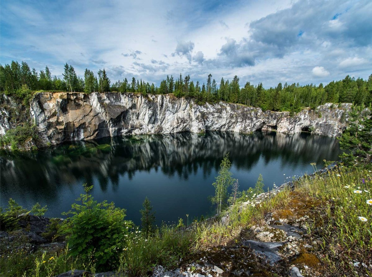 Фото с сайта https://fishki.net/2521338-ruskeala-turisticheskaja-i-ne-ocheny.html