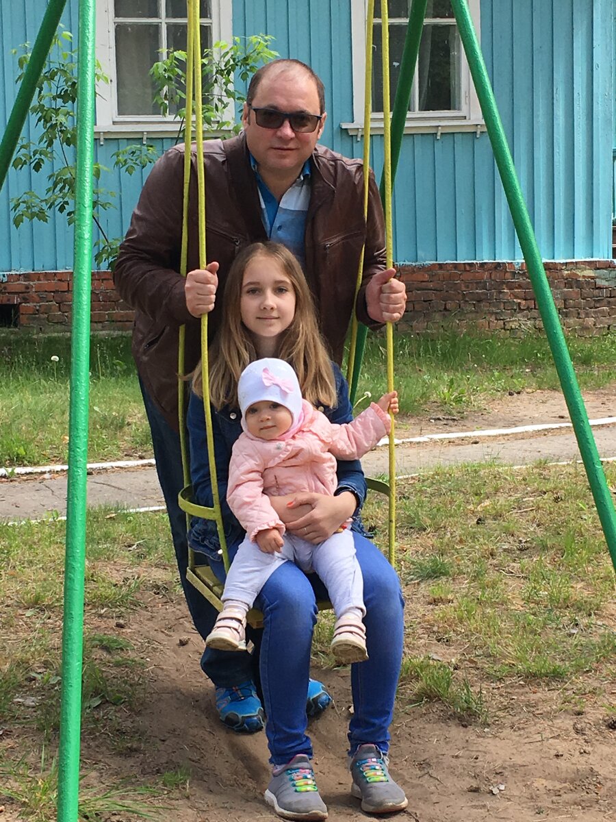 Ян Иоаниди с дочерьми