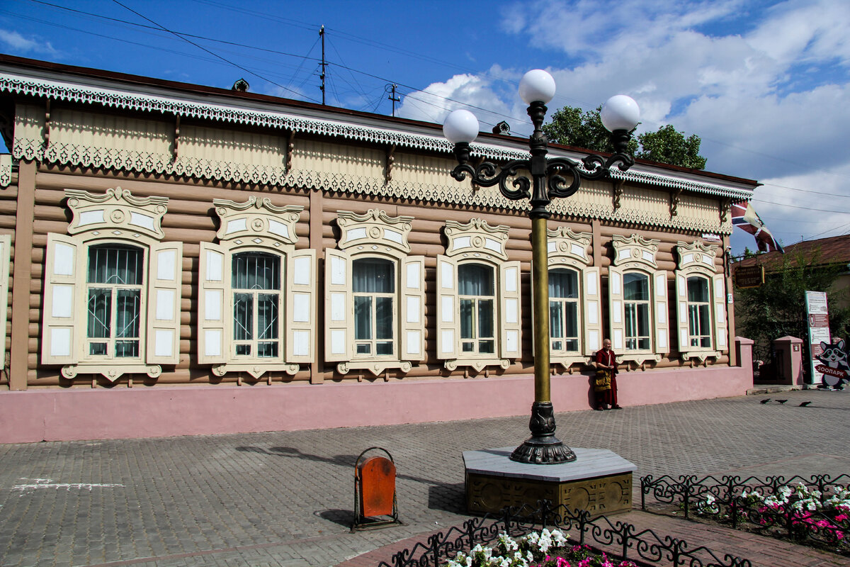Дома улан. Улан Удэ усадьба купца. Дом Голдобина в Улан-Удэ. Дом купца и.ф. Голдобина. Музей истории города Улан-Удэ Николай второй