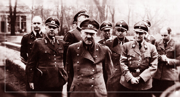 Одно из последних фото Адольфа Гитлера в марте 1945 году.