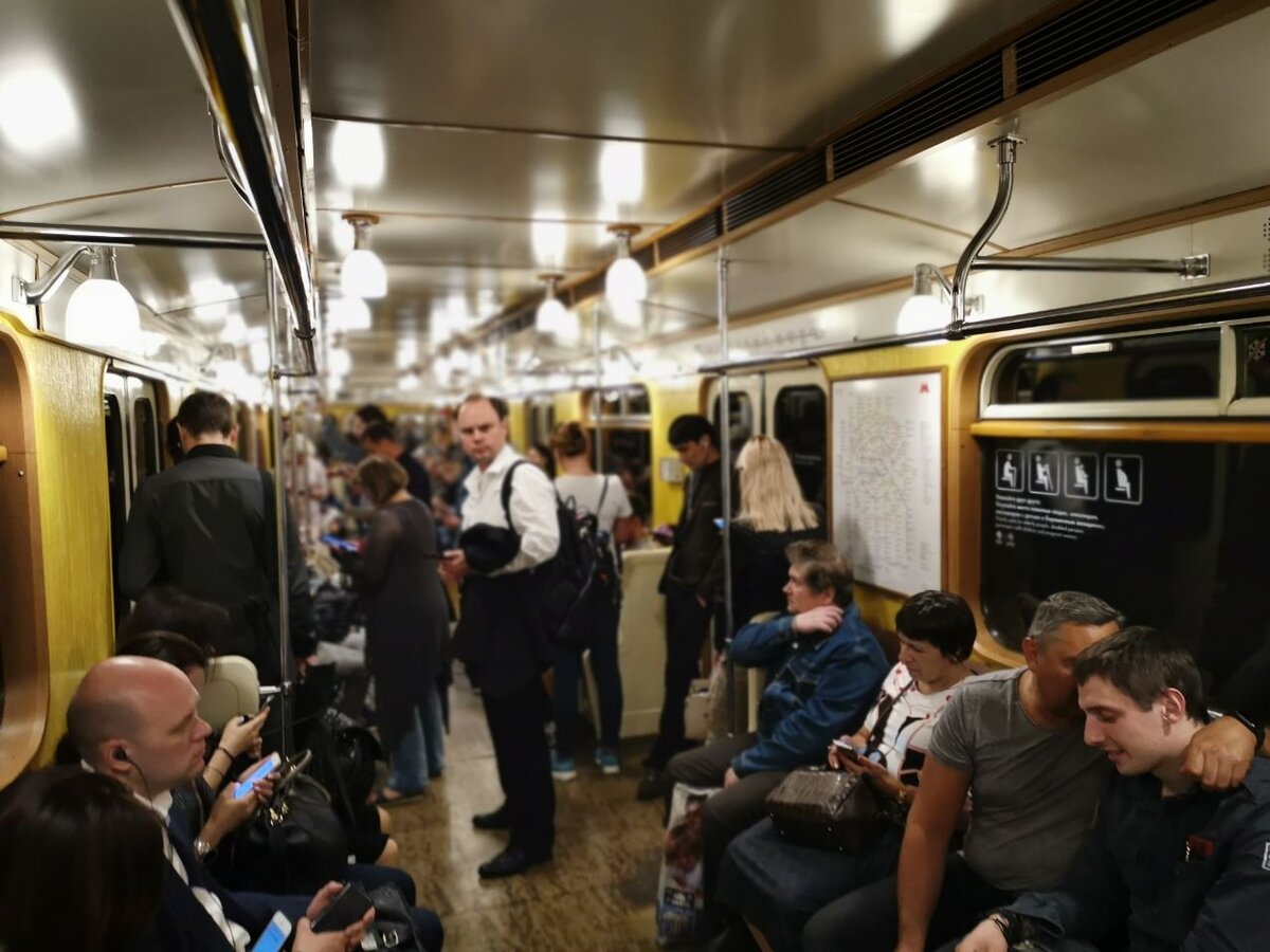 ретро поезд в метро