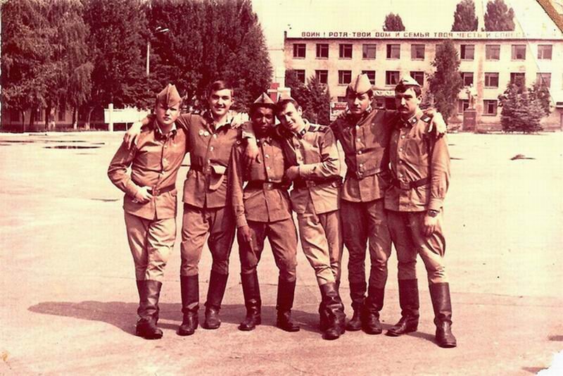 Игорь Хиряк с сослуживцами