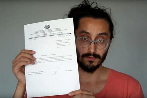  Кадр видеообращения Тимура Карпова