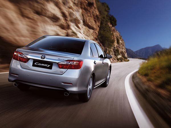 Камри 50 вид сзади 